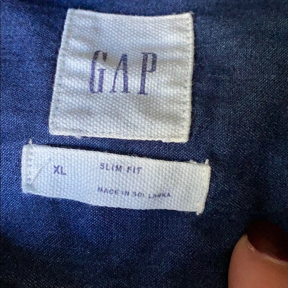 GAP men’s button down denim style shirt - Picture 3 of 3